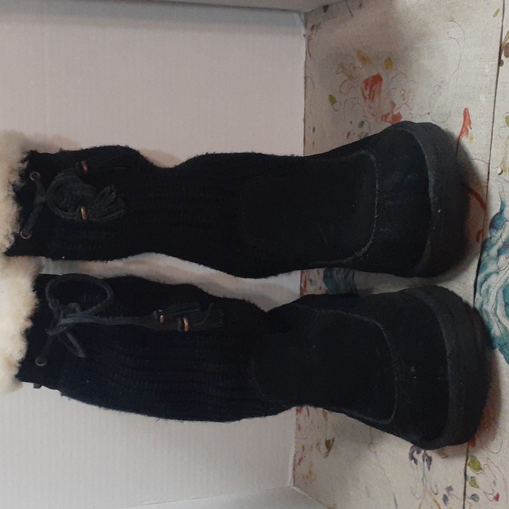 Ugg #5921 size 6